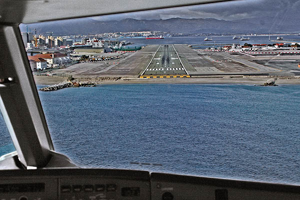 Practice landing, Photo © Iberia, 2006